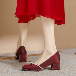 法式绸缎高跟鞋女粗跟红色秀禾婚鞋新娘鞋2024春季款气质珍珠单鞋