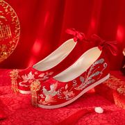 秀禾服婚鞋红色绣花鞋女款古风翘头汉服结婚新娘鞋子平底中式
