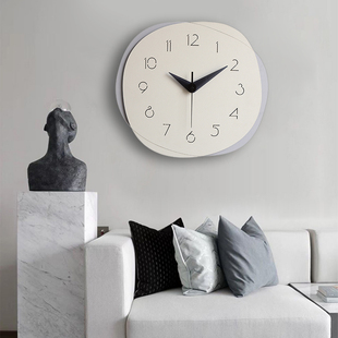 创意简约家用挂钟艺术个性钟表时钟，静音免打孔轻奢客厅挂墙时尚表