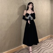暗黑法式赫本风黑色蕾丝拼接丝绒吊带连衣裙设计感宴会礼服裙长裙