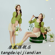 影楼韩系绿色居家主题服装孕妇氛围感写真简约清新摄影艺术照