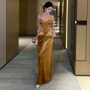 金色丝绒法式吊带连衣裙，高级设计感气质收腰显瘦年会轻晚礼服长裙