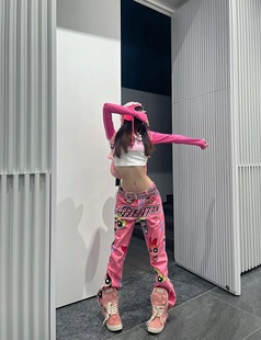 美式辣妹动画贴布粉红色，微喇叭牛仔裤，女2023秋季宽松显瘦长裤