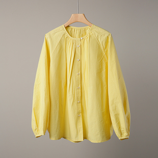 布兜设计师款鹅黄色丝棉圆领插肩袖捏褶宽松衬衫