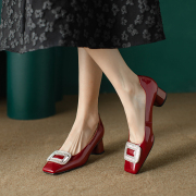 大码女鞋41—43rv水钻方扣粗跟法式中跟漆皮红色婚鞋浅口高跟单鞋
