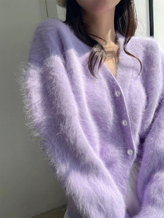 韩国秋冬慵懒气质v领珍珠，扣针织开衫，女温柔紫色貂绒毛衣外套