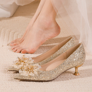 金色婚鞋2024年新娘鞋主婚纱高跟鞋女3cm低跟单鞋订婚水晶鞋