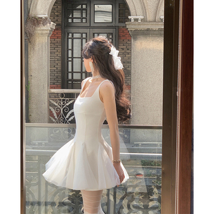 法式白色背心露背连衣裙，女夏季网纱拼接蓬蓬仙女高级感长裙子