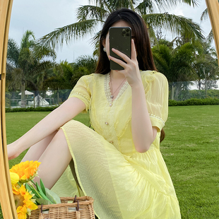 2024黄色连衣裙女夏季仙气法式温柔雪纺茶歇小众设计显瘦裙子
