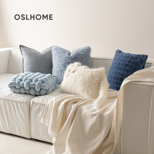 现代简约客厅沙发，编织高级感抱枕靠枕轻奢样板，房间装饰蓝色靠垫