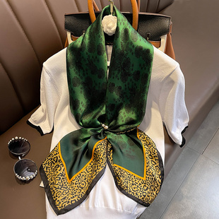 90cm气质豹纹边绿色丝巾，大方巾女薄款围巾，披肩抹胸装饰西装领巾潮