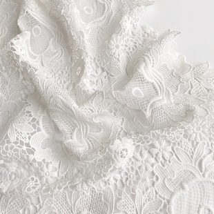 白色水溶蕾丝花朵刺绣镂空纯色，布料裙装外套，礼服旗袍定制面料
