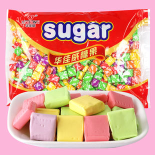 华佳威方形糖2500g散装口嚼糖喜糖婚糖彩色，方形糖果儿童休闲零食