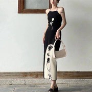 新中式设计感黑白撞色清冷气质针织吊带裙修身开叉小众挂脖中长裙