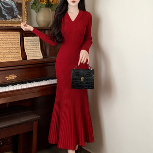 新年战袍红色针织连衣裙，女秋冬大码修身气质长裙毛衣打底内搭裙子