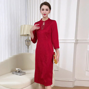 春款中长款贴钻洋气，修身优雅红色中式礼服，裙七分袖时尚连衣裙