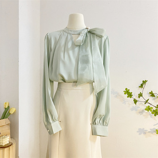 浅绿色飘带蝴蝶结缎面衬衫，女2024春设计感法式气质，醋酸长袖上衣
