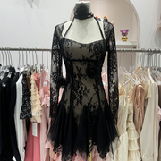 芭蕾风蕾丝设计感黑色，收腰吊带连衣裙搭配披肩开衫两件套夏季