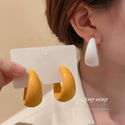 白色耳圈黄色c型耳环2024大耳钉女复古港风耳饰高级感