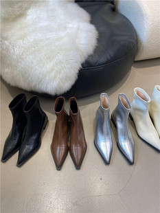 高级感复古棕色粗跟马丁靴女2023年小众设计尖头韩国短靴裸靴