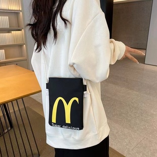麦当劳便携斜挎小包可爱麦门周边个性手拎袋帆布，少女心大学生背包