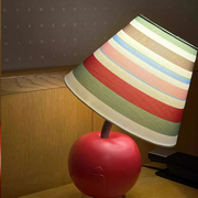 歪歪头苹果tagi可爱苹果台灯客厅卧室床头灯氛围小夜灯