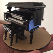 大尺寸钢琴模型摆件黑白色刻字木质八音盒钢S琴音乐盒创意生日
