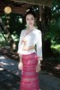 纳景傣傣族女装傣泐风格白色交领上衣粉红色筒裙套装
