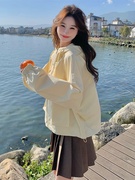 今年流行奶黄色工装短外套女春秋2024韩系chic风衣小个子短款