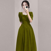法式女神范轻奢方领连衣裙，2023夏季女装气质，收腰显白绿色裙子