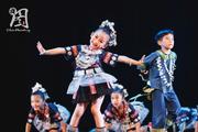 第九届小荷风采小银匠，表演服少数民族，舞台服装苗族儿童表演服