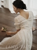 兰奕屋语原创设计白色条纹，蕾丝v领连衣裙镂空短袖复古文艺灯笼
