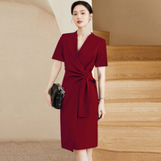 气质轻奢红色连衣裙高级感职业通勤优雅系带收腰显瘦别致包臀裙子