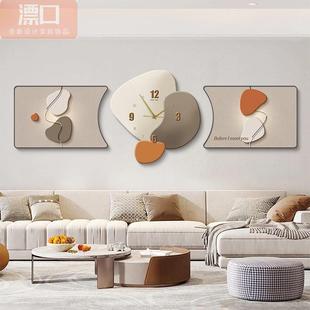 现代轻奢客厅装饰画钟表时钟，抽象墙画沙发，背景墙挂画创意三联壁画