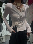 TUMAO韩版时尚性感镂空花朵T恤2024春季设计感不规则打底衫女