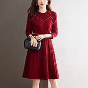 法式秋冬毛衣裙(毛衣裙)气质优雅钉珠小个子女生红色礼服裙a子裙百搭