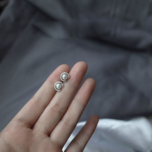 s925纯银半圆形真珍珠镶钻耳钉，气质通勤高级感耳环2023韩版女