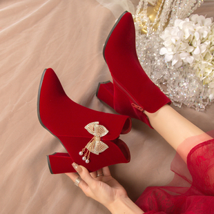 冬季婚鞋女粗跟红色新娘秀禾婚纱，两穿加绒结婚短靴子高跟不累