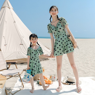 2024韩国儿童泳衣女孩连体平角裙式中大童波点可爱亲子母女游泳衣