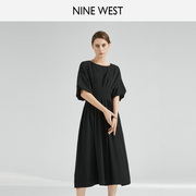 Nine West/玖熙2023年夏季连衣裙女气质收腰通勤设计感小黑裙