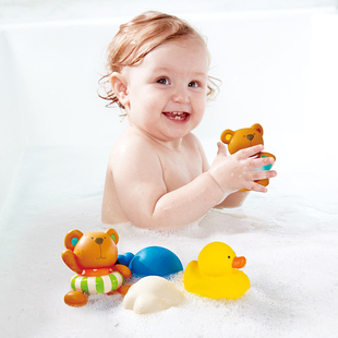 Hape泰迪戏水玩偶组宝宝儿童男孩女孩喷小黄鸭子婴幼公主洗澡玩具