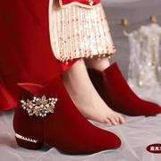 新娘红鞋婚鞋女冬季女中跟红色婚靴加绒粗跟秀禾平底结婚靴子冬天