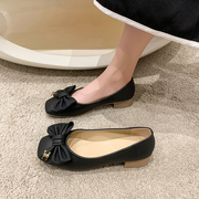 粗跟单鞋女春2023百搭浅口软皮奶奶鞋低跟舒适软底黑色工作鞋