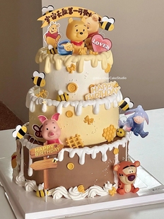 维尼小熊蛋糕装饰摆件黄色系甜品台主题小蜜蜂皮杰猪跳跳老虎插件