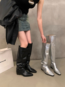 香港小众堆堆长靴女秋冬2023银色过膝低跟复古时尚高筒骑士靴