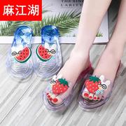 西瓜水晶塑料女潮居家防滑浴室草莓夏一字凉拖鞋洗澡透明水果拖鞋