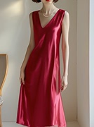 红色V领吊带连衣裙女2024春季垂感缎面气质显瘦大码宽松女裙