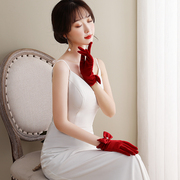 红色手套冬季复古赫本风优雅珍珠礼服高级敬酒服新娘婚礼结婚配饰