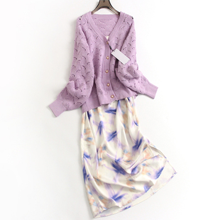 花卉印花显瘦修身温柔淑女，风吊带连衣裙紫色针织衫，长袖女套装m177