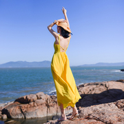 吊带长裙女夏季海边度假黄色，沙滩裙气质性感，露背长款雪纺连衣裙
